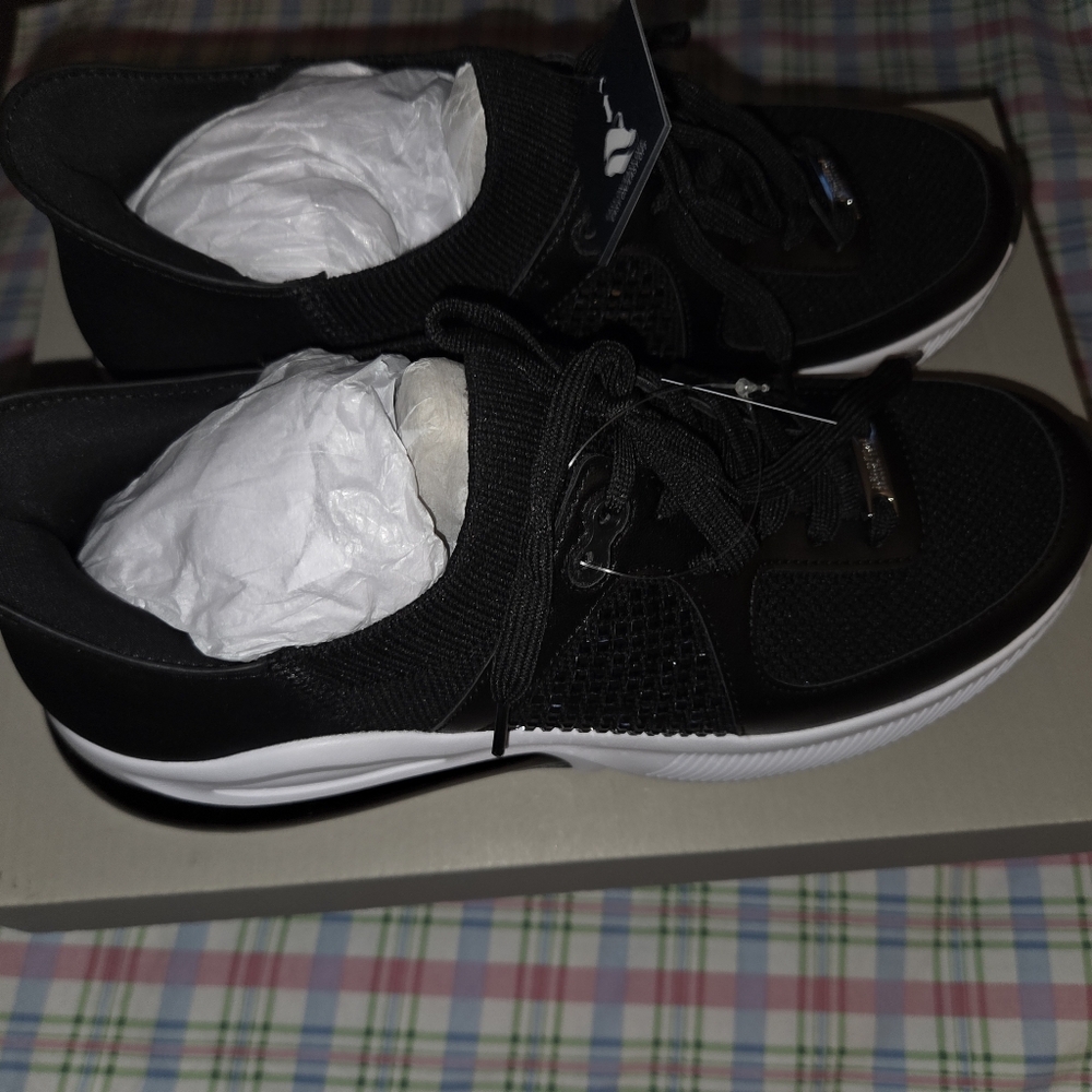 New Kenneth Cole Reaction Jenna Easy On sz 8.5 Women's Sneakers
